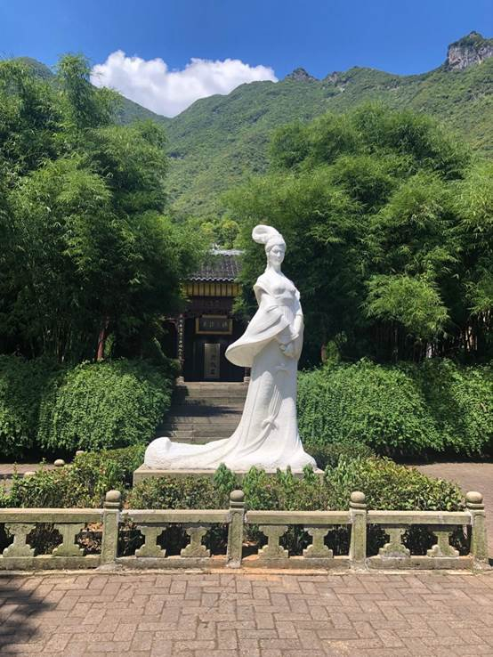 昭君村景区内的昭君像。