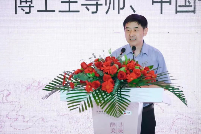▲文化学者、博士生导师、中国书法家协会理事罗杨