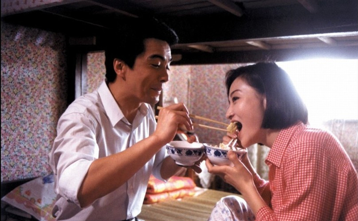 接地气的国产生活剧，犹如翻看相册里的老照片。/《一年又一年》