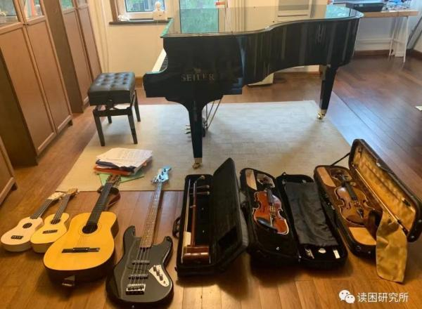 多年来陪伴魏天翔的乐器