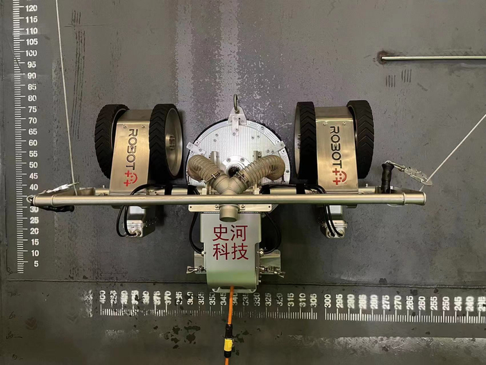 北京史河科技船舶除锈机器人。受访者供图