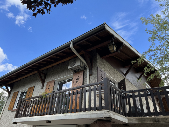 高温影响下，居住在法国里昂的提博一家去年在乡下别墅安装了空调 提博摄