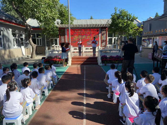 京师附小一年级学生参加开学典礼