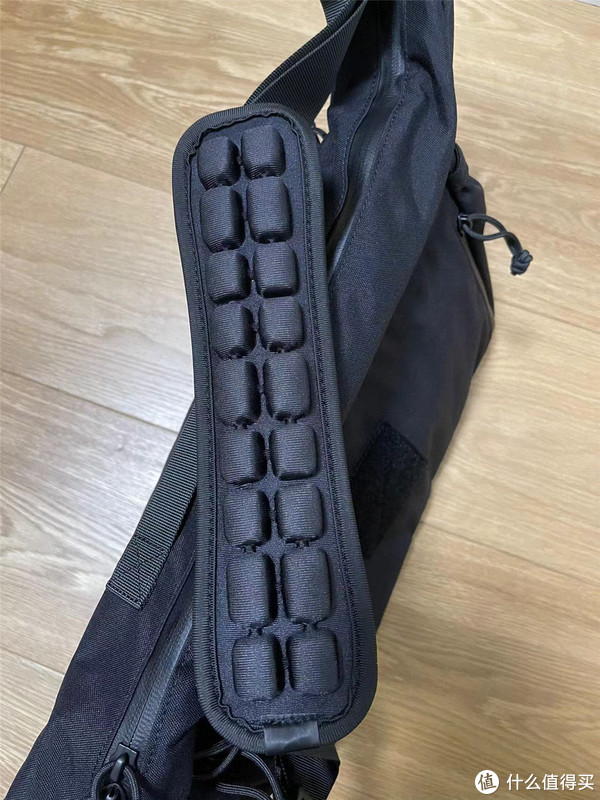 背包主流背负系统介绍|双肩包|单肩包|肩带|背板|背部_新浪新闻
