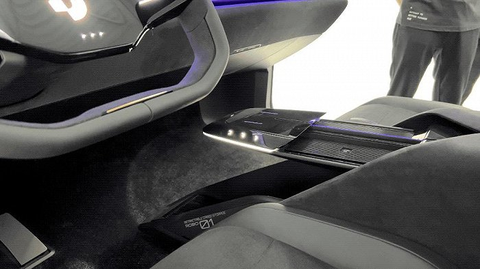 ▲可伸缩扶手箱