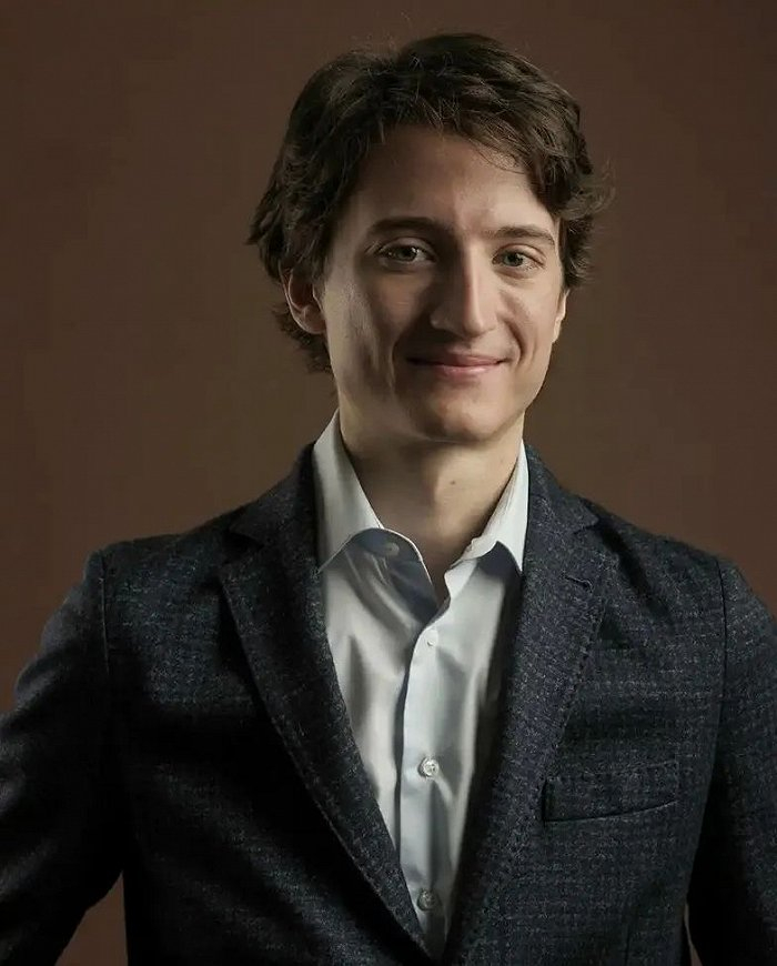 上图：Jean Arnault（ Alex Cretey Systermans）