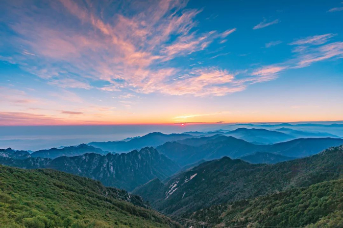 秦岭主峰太白山。 
