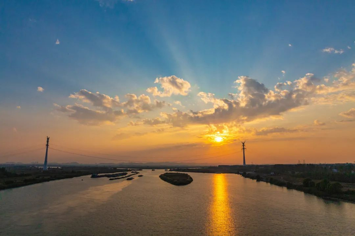 淮河上的夕阳。