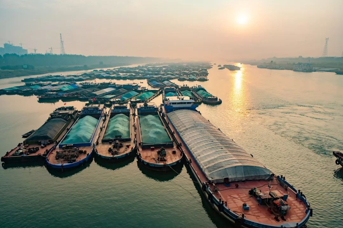 淮河上的渔船。