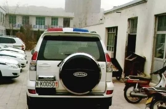 当地村民指认，这是雷宇互换座驾的那辆警车