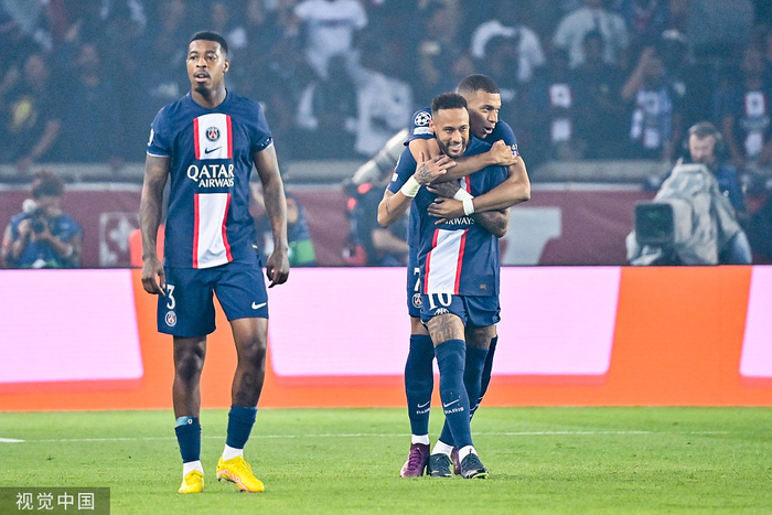 姆巴佩和内马尔展现了亲密的友谊。