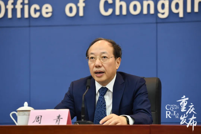 周青介绍有关情况 邹乐 摄