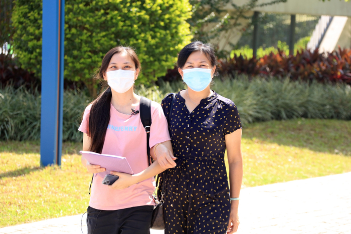 杨晓婷和妈妈；