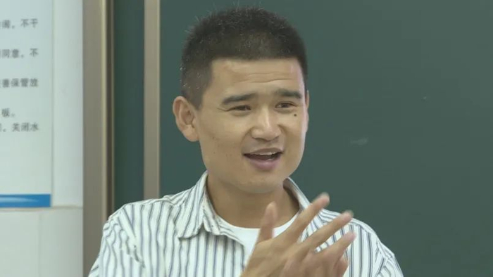 王生全在学校讲课。本文图片均为受访者提供