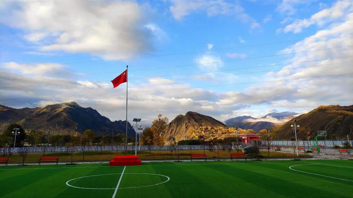 重返母校，看到新的校园环境。