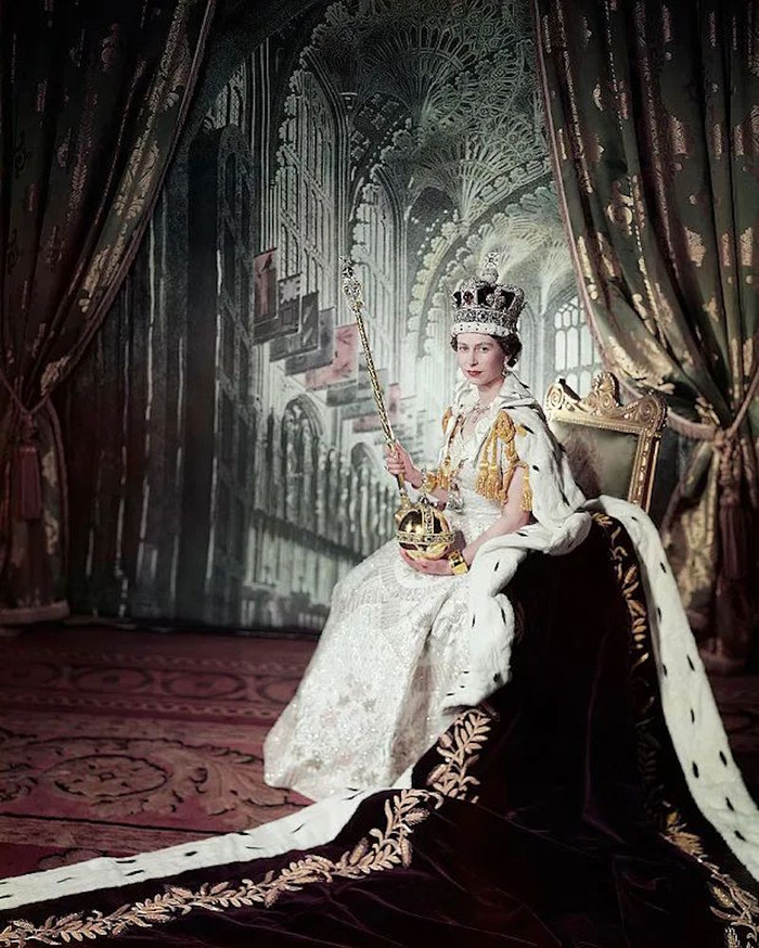 塞西尔·比顿（Cecil Beaton），《加冕日》 Coronation Day, 1953年
