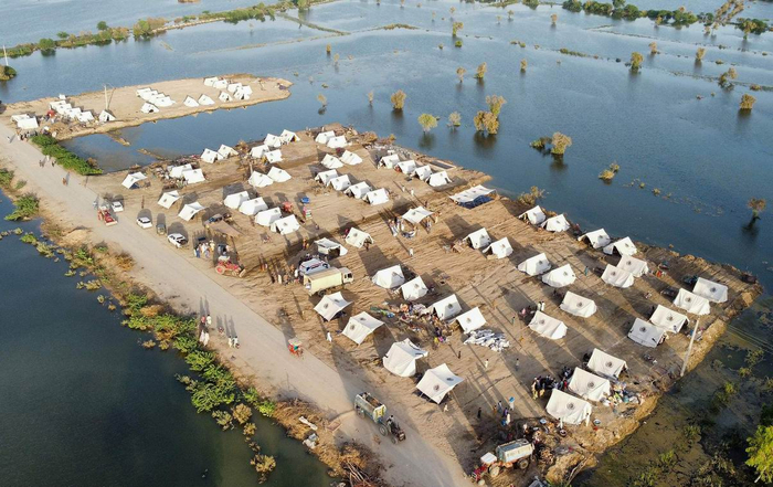 当地时间2022年9月4日，巴基斯坦俾路支省，救援队为灾民临时搭建的帐篷。