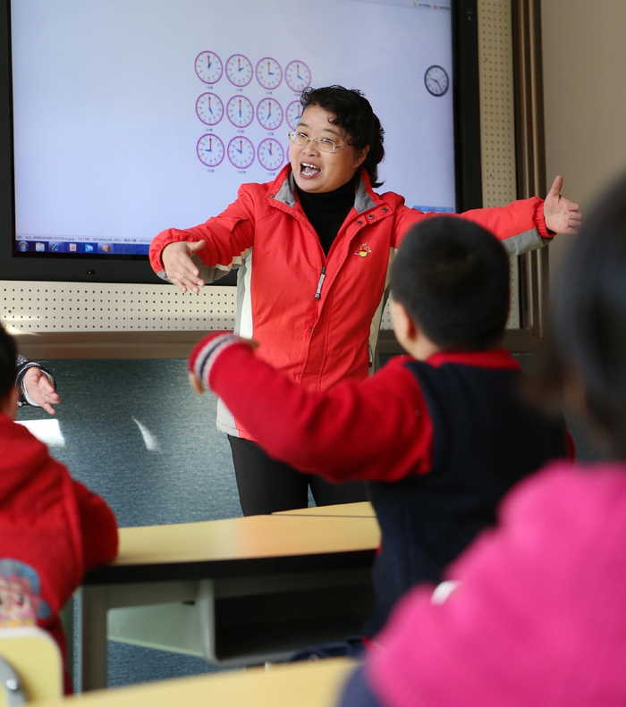 李银环给学生上课。受访者供图 