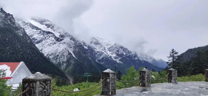 ▲地震发生前，徐丽媛在“四面佛”观景台拍下的景色。受访者供图