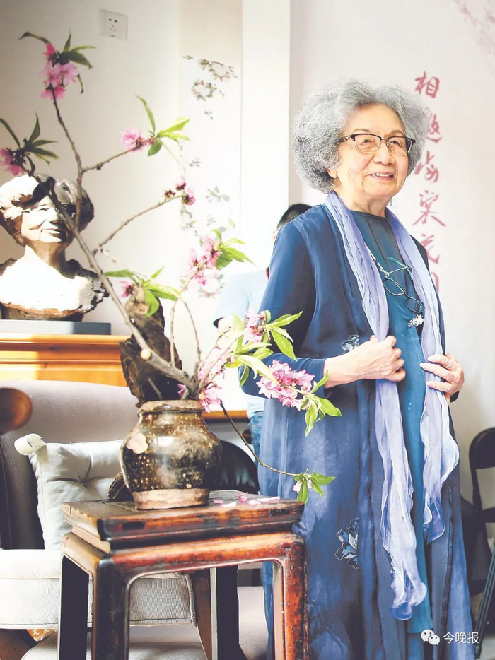 图为叶嘉莹先生于2017年“海棠雅集”活动留影