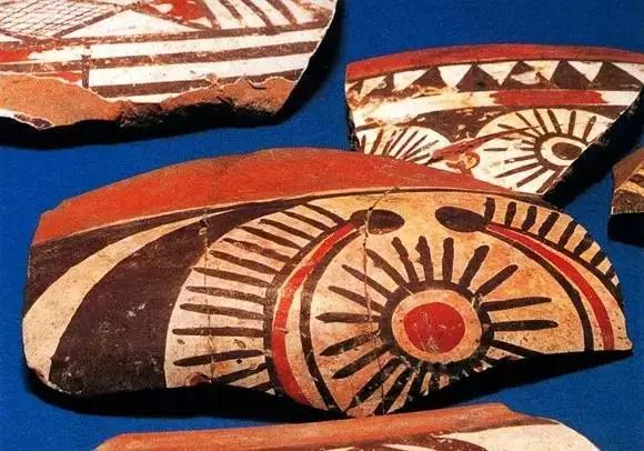 河南郑州大河村遗址  天文图像彩陶片