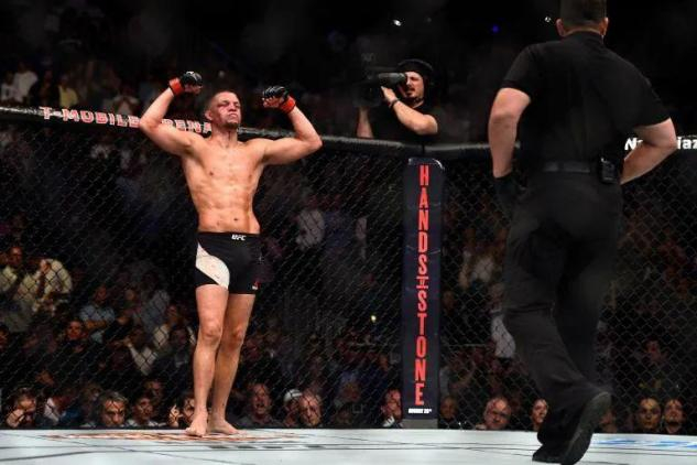 大意外！李景亮vs夜魔泡汤！奇马耶夫搅局搞砸整场比赛！|UFC|白大拿|体重|霍兰德|格斗_新浪体育_新浪新闻