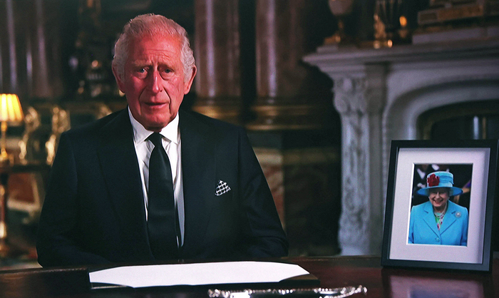 当地时间2022年9月9日，英国巴尔莫勒尔堡，英国女王伊丽莎白二世去世的消息公布后，国王查尔斯三世向全国发表讲话。