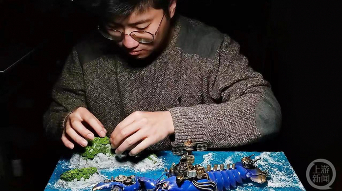 “黑猫”用龙虾壳做战舰