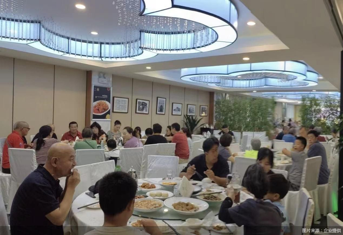 除了线下堂食，华天老字号线上外卖也火热起来。