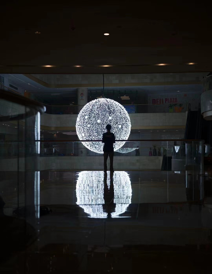 王郁洋《人造月》