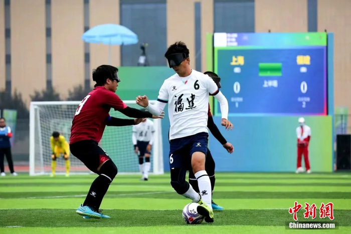 2021年10月，王亚锋跟随福建盲足获得第十一届全国残运会盲人足球项目冠军。王东明 摄