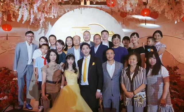 丁佳敏与周力源订婚现场照片。&nbsp; &nbsp;图片来源：网络