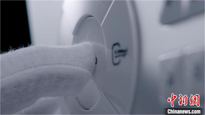 白瓷质感按键经久耐磨。　联影医疗供图