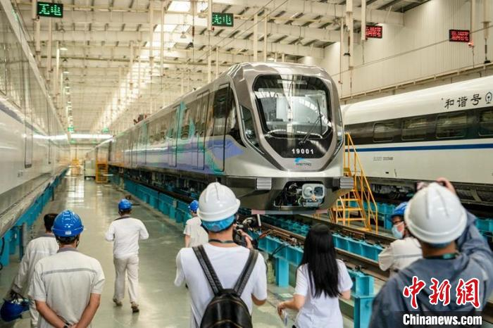 成都时速160公里的市域A型车正式亮相。　刘忠俊 摄