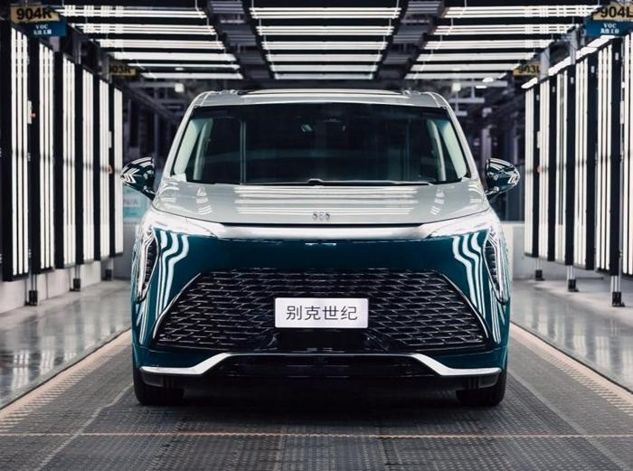 图为2022年9月16日，别克世纪CENTURY在上汽通用汽车金桥豪华车工厂下线