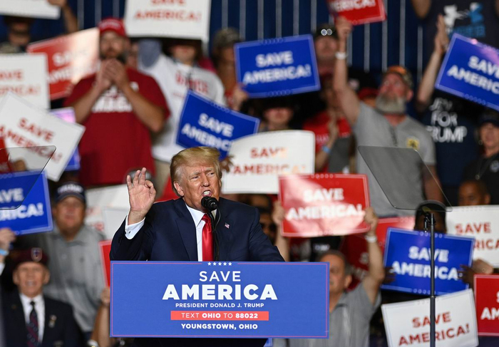 当地时间2022年9月17日，美国俄亥俄州，美国前总统特朗普在扬斯敦的一场集会上向支持者发表讲话。