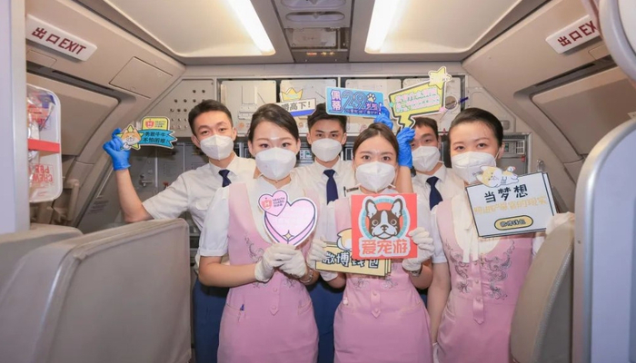 吉祥航空在今年7月曾推出“人宠同舱”的宠物畅飞卡服务。&nbsp;