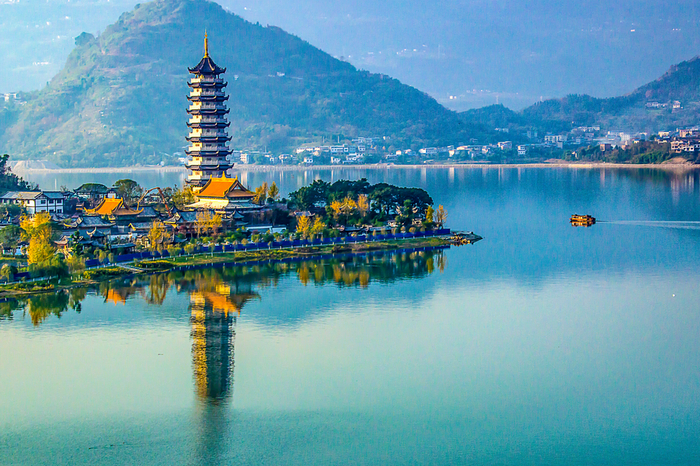 汉丰湖一景。龚一权 图