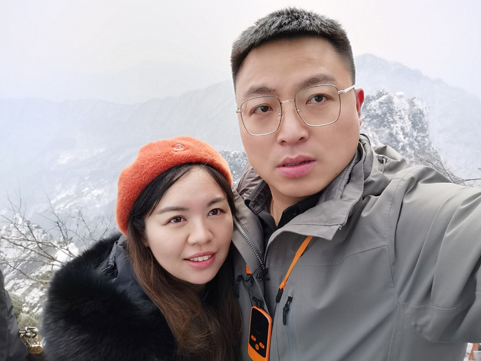 胡国星与妻子的合影。受访者供图