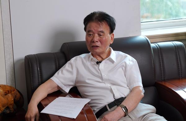 2022年8月，84岁的陈定模接受澎湃新闻专访。澎湃新闻记者 张刘涛 图
