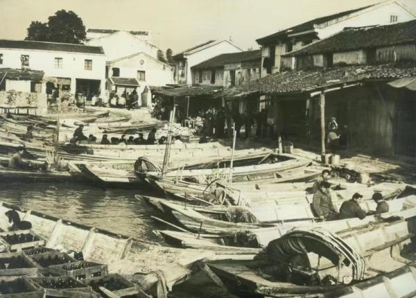 上世纪80年代的龙港。“龙港发布”微信公号 图