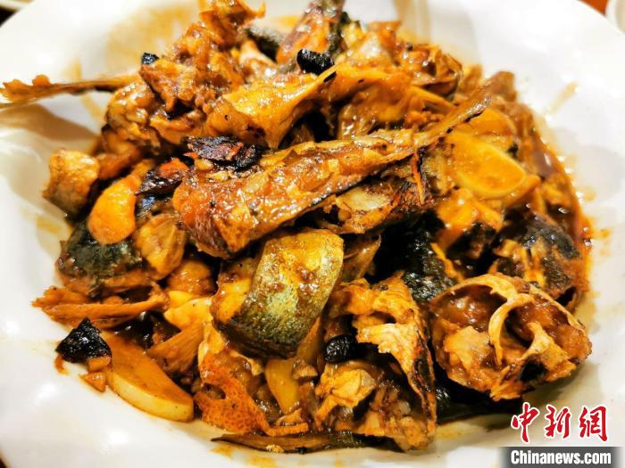 豆豉陈皮焖“暗丁”鱼。　李晓春 摄