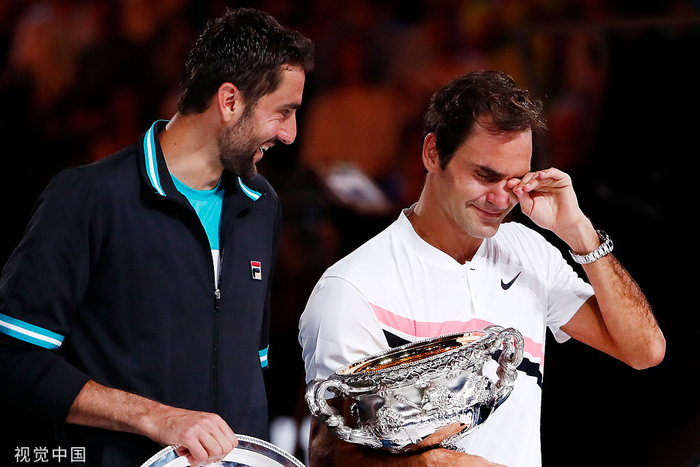 2018年澳网，费德勒夺冠后落泪。