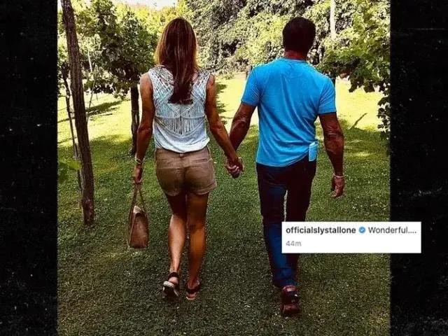 史泰龙在社交媒体上晒出与妻子牵手照