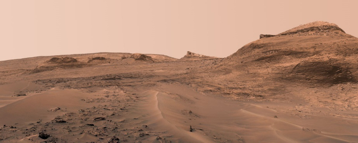  山脚下的荒漠。图片来源：NASA