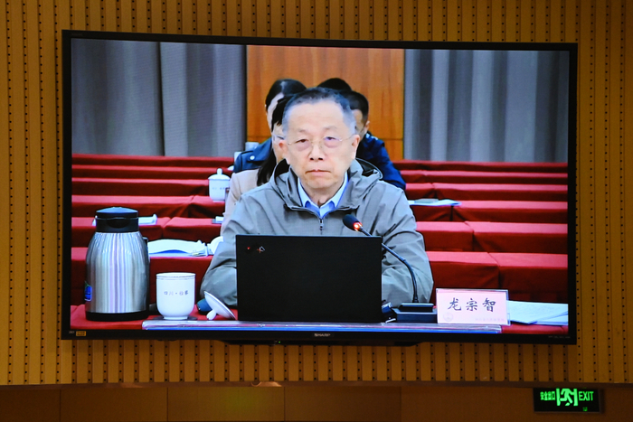 四川大学法学院教授龙宗智通过远程视频形式发言。程丁 钟心宇 张哲摄
