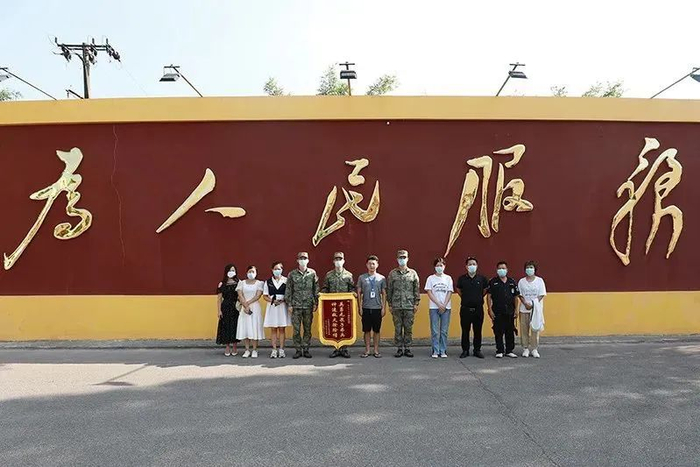 △耿斌斌与驻地某小区所在物业公司工作人员