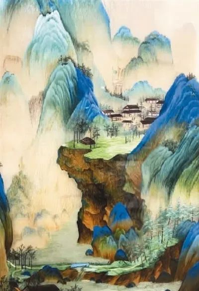 ▲周晏羽创作的《千里江山图》蜀绣作品局部