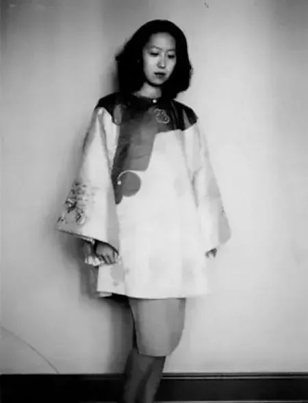 中国最传奇才女,她的美,都在这70张极罕见照片里|张爱玲|对照记|上海市|香港|旗袍_新浪新闻