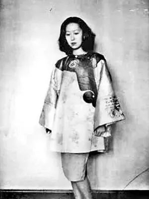 中国最传奇才女,她的美,都在这70张极罕见照片里|张爱玲|对照记|上海市|香港|旗袍_新浪新闻